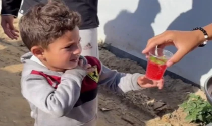 Gazze’de çocukların kahramanı oldu