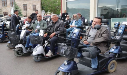 Sivas’ta engelli vatandaşlar akülü araçlarına kavuştu
