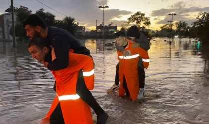 Büyükşehir ekipleri Manavgat’ta vatandaşın yanında