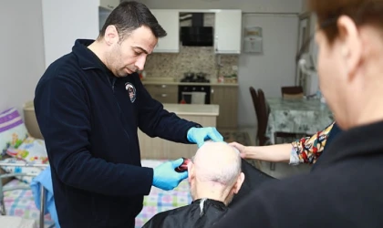 Evde Kişisel Bakım Hizmeti vatandaşların yüzünü güldürmeye devam ediyor