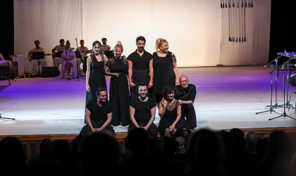 Bakırköy Belediye Tiyatroları’nda boş kalan koltuklar artık gençlerin