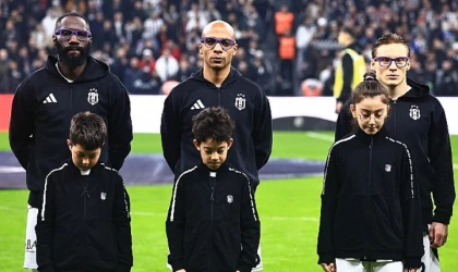 Beşiktaşlı Futbolcular Mor Gözlüklerle Sahaya Çıktı