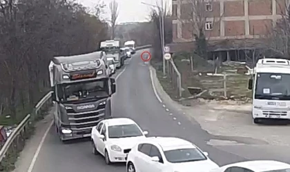 TIR’ın camından çöp attı kameralardan kaçamadı! “Lüleburgaz Belediyesi’nden çevreyi kirletenlere karşı tavizsiz mücadele”