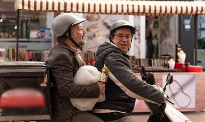 Tolga Çevik ve İbrahim Büyükak’ın Başrollerini Paylaştığı Disney+’ın Yeni Komedi Filmi 'Kalender Pide’nin Çekimlerinden Kareler Yayınlandı