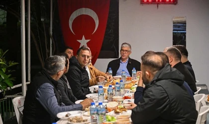 Başkan Eşki sahurda minibüsçülerle buluştu  