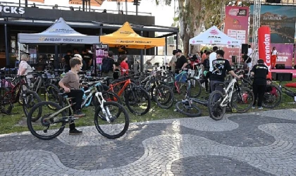 Kemer’de bisiklet turu ardından mini konser