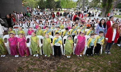 Minik öğrencilerden 23 Nisan gösterisi