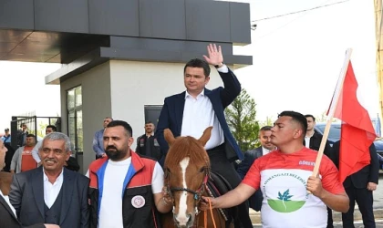 Osmangazi’de geleneksel rahvan at koşusu coşkusu