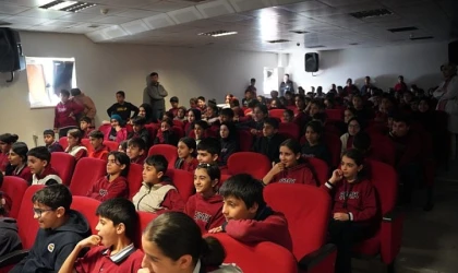 ”Sürdür Abi” hem eğlendiriyor hem öğretiyor