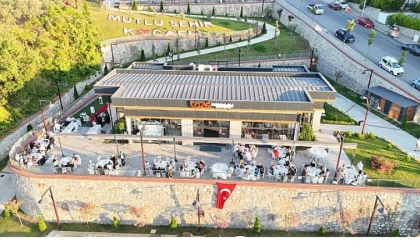 En mutlu ’Evet’ler bu salonda yankılanıyor