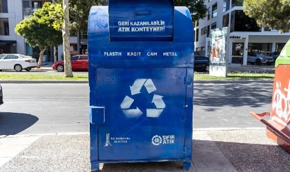 Karşıyaka’da geri dönüşüm hamlesi: 100 noktaya mavi konteyner