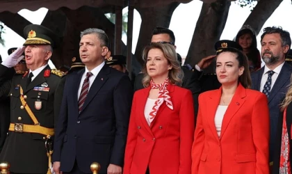 Başkan Vekili Özdemir resmi geçit törenine katıldı