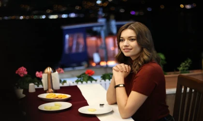 Afra Saraçoğlu kaç yaşında, aslen nereli? Sevgilisi kim, boyu kaç, burcu ne, evli mi ve oynadığı diziler