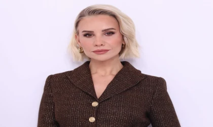 Esra Erol Kimdir, Kaç Yaşında, Aslen Nereli, Evli mi? Ünlü Sunucunun Hayatı ve Kariyeri