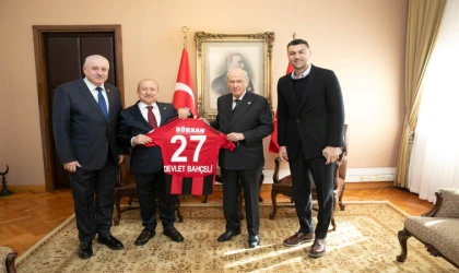 Atay ve Yılmaz’dan Devlet Bahçeli’ye ziyaret! Gaziantep FK’dan anlamlı hediye