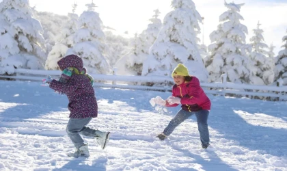 Meteoroloji’den Sarı Kodlu Uyarı! Eğitime Kar Engeli: Valilikler Duyurdu, 5 İl Geneli ve Onlarca İlçede Okul Tatil