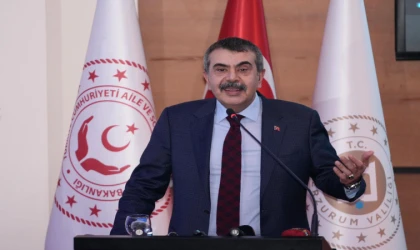 Öğrenci ve Veli Dikkat! Ara Tatiller Tamamen Kalkıyor mu? Bakan Tekin'den 'Anket'li Yanıt!