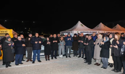 Saat 04.17’de hüzün… Fatma Şahin, 134 kişinin hayatını kaybettiği sitede deprem şehitlerini andı