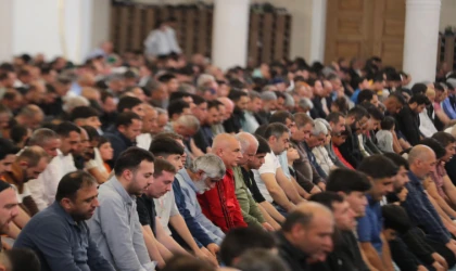 Teravih Namazı Nasıl Kılınır? Evde Tek Başına mı Yoksa Cemaatle mi? İşte Adım Adım 20 Rekat Rehberi!