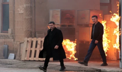Uzak Şehir 51. Bölümde Savaş Resmen Başladı! Cihan Evi Ateşe Verdi, Alya Ateş Hattında Kaldı: O Sahne Çok Konuşulacak!