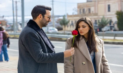 Uzak Şehir’de Sevgililer Günü krizi: Şahin masada yalnız kaldı, Demir aşka geldi