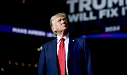 Washington-Tahran Hattında Tansiyon Zirvede! Trump: "Rejim Değişikliği Olabilir de Olmayabilir de..."