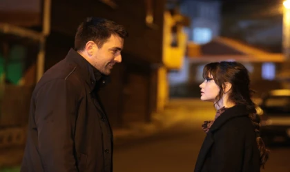 Çağlar Ertuğrul ve Derya Pınar Ak Başrolde! Çirkin Tanıtımı Sosyal Medyayı Salladı: O İsim de Kadroda!