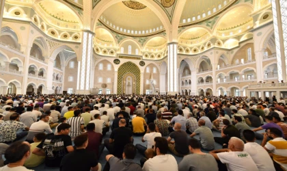 Diyanet Açıkladı! İl İl 2026 Ramazan Bayram Namazı Saatleri: İstanbul, Ankara, İzmir Kaçta Kılacak?