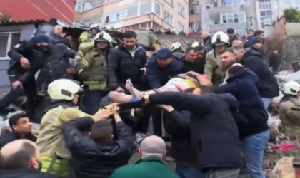 Fatih’te Bayram Günü Dehşeti! Doğal Gaz Patlaması Sonucu 2 Bina Çöktü: Enkaz Altında Can Pazarı!