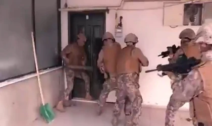 Gaziantep’te "Kurşunlama" Çetesine Şafak Baskını! 9 Şüpheli Enselendi, Cephanelik Ele Geçirildi!