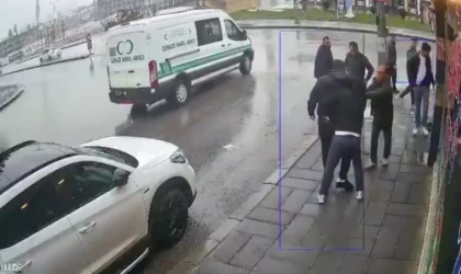 Gaziantep Dehşet Anları! 3 Kişi Sokak Ortasında Meydan Dayağı Attı!