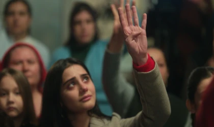 Sevdiğim Sensin Dizisinden İnsanlık Dersi! "Sessiz Yardım Çağrısı" Nedir? Feride’nin Hayat Kurtaran Talimatları!