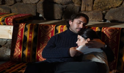 Taşacak Bu Deniz 25. Bölüm: Koçari'de Can Pazarı! Oruç Kendi Canından Vazgeçti, Adil Büyük Sırrın Peşinde! Karadeniz'de Dengeler Değişiyor!