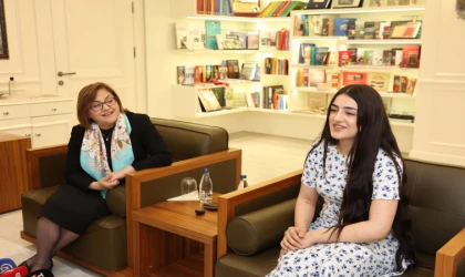 Bitlisli Şevin’in Hayali Gaziantep’te Gerçek Oldu! Fatma Şahin Çağrıya Kayıtsız Kalmadı: Hem Protez Hem Evlilik Desteği!