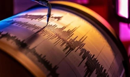 Gece Yarısı Korkutan Deprem! Vatandaşlar Panikle Dışarı Çıktı