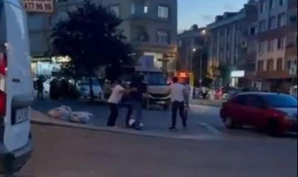 Gaziosmanpaşa’da sokak ortasında acımasız saldırı! Kadın araya girerek engellemeye çalıştı