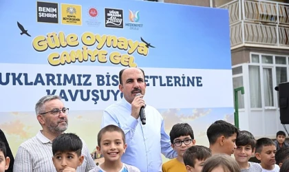 Başkan Altay, “Güle Oynaya Camiye Gel” Projesinde Bisiklet Almaya Hak Kazanan Çocuklara Bisikletlerini Hediye Etti