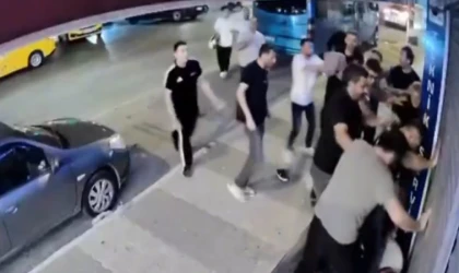 İstanbul Maltepe'de dehşet! Bir kişiyi sokak ortasında tekme tokat dövdüler