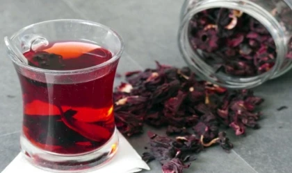 Hibiskus Çayı Göbek Şişkinliğine İyi Gelir mi? Yağ Yakımı ve Ödem Atıcı Kür Tarifi