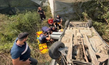 Osmaniye'de otomobil takla attı: Araçta sıkışan 3 kişi kurtarıldı