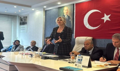 İYİ Partili Özgüç'ten ekonomi ve fon krizi tepkisi: “Ekonomi vatandaşın sofrasındadır”
